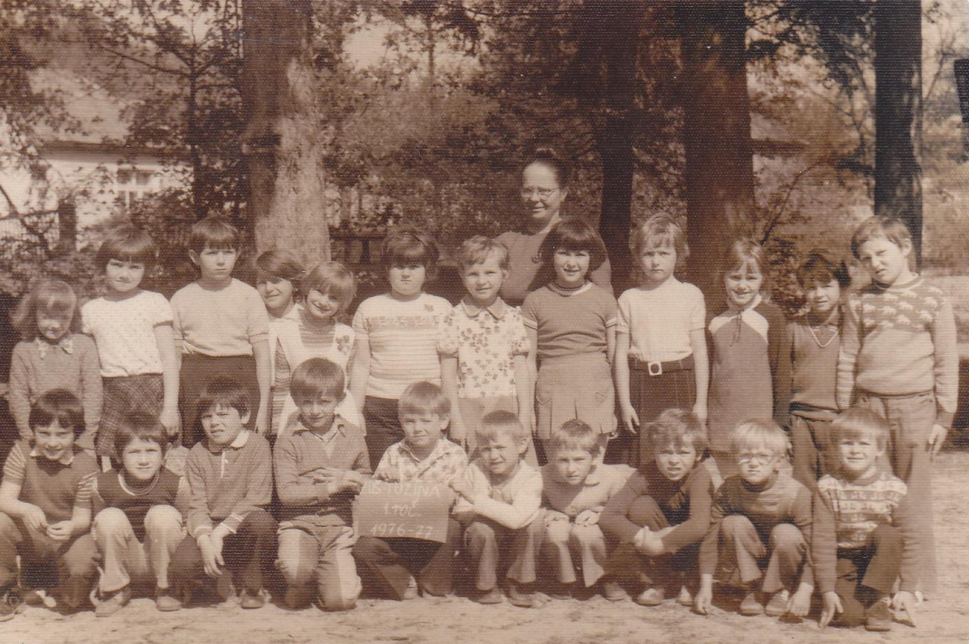 1 ročník ZDŠ 1976-77.jpg
